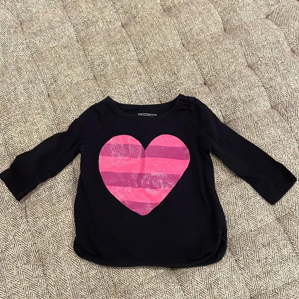 Oshkosh heart shirt size 9 mths